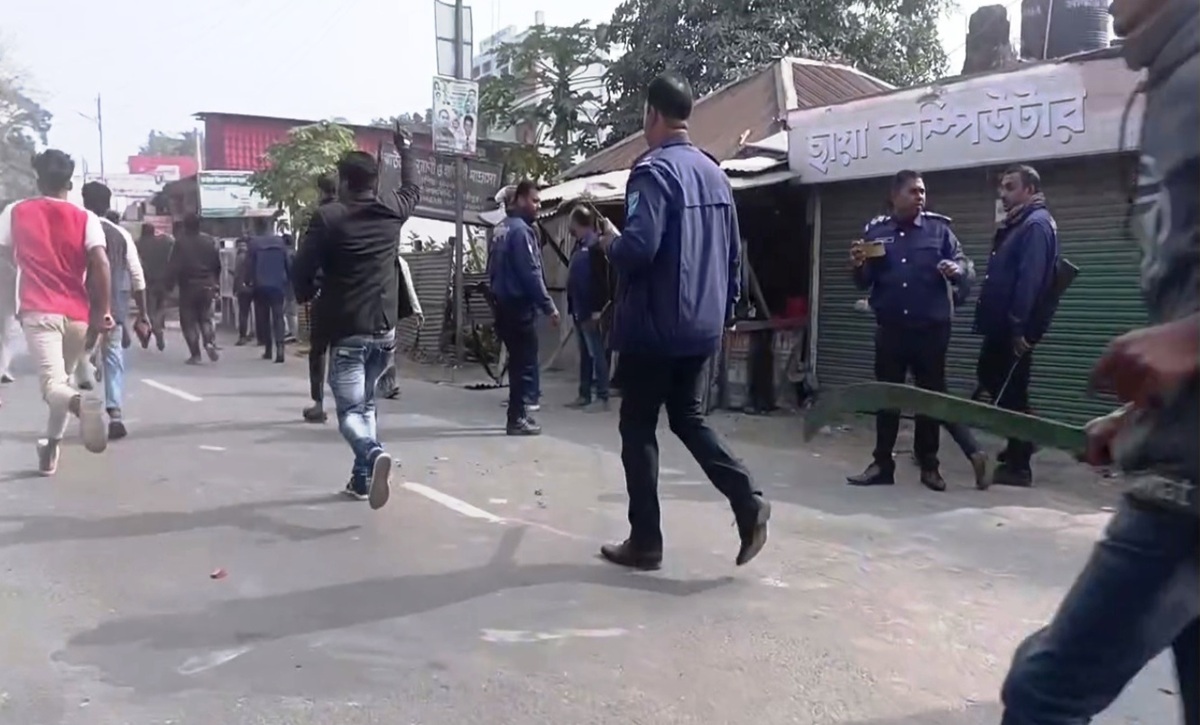 কালকিনিতে ছাত্রদল-যুবদলের সংঘর্ষে আহত ১০