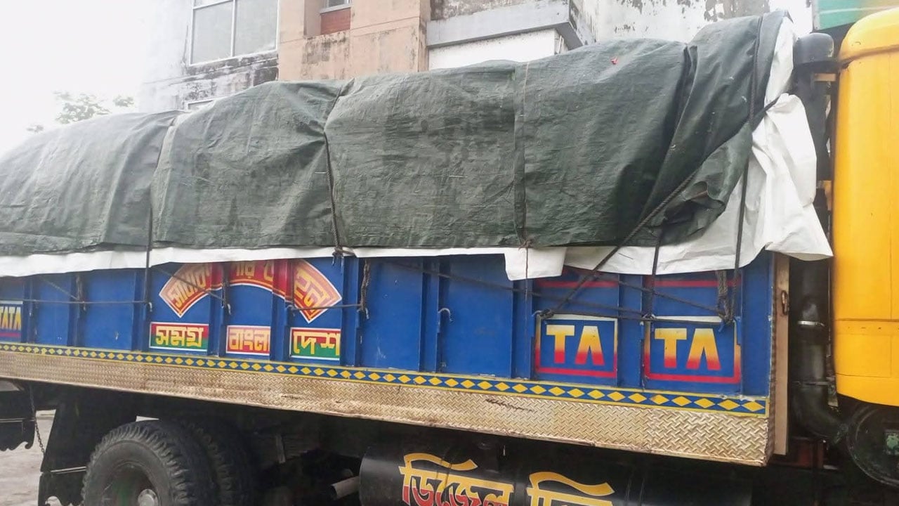 ডাসারে ভিজিডির ৪২২ বস্তা চালসহ ট্রাক জব্দ