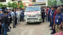 আসামি বহনকারী পুলিশের পিকআপ উল্টে কনস্টেবল নিহত