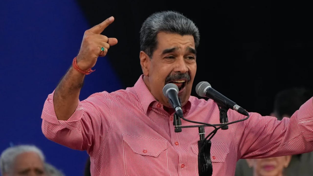 ভেনেজুয়েলায় হস্তক্ষেপ করলে ট্রাম্পের রাজনৈতিক জীবনের ইতি ঘটবে