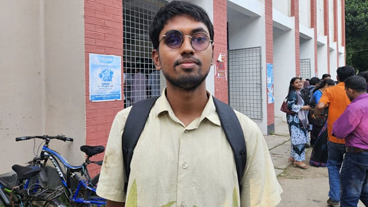 রাকসুতে বিজয়ী জুলাই বিপ্লবে চোখ হারানো দ্বীপ মাহবুব