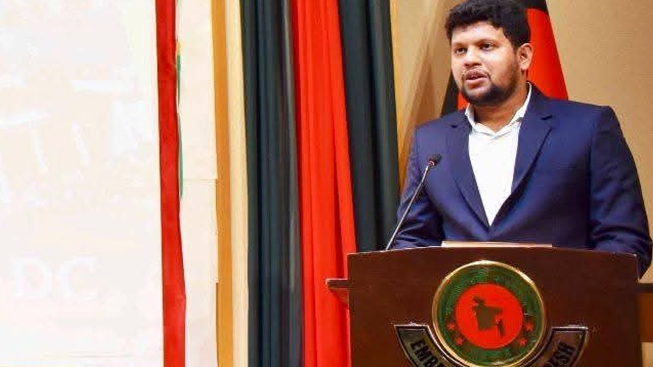 হাসিনার নিপীড়নের প্রতিবাদে জেগে উঠেছিল শিক্ষার্থী-জনতা