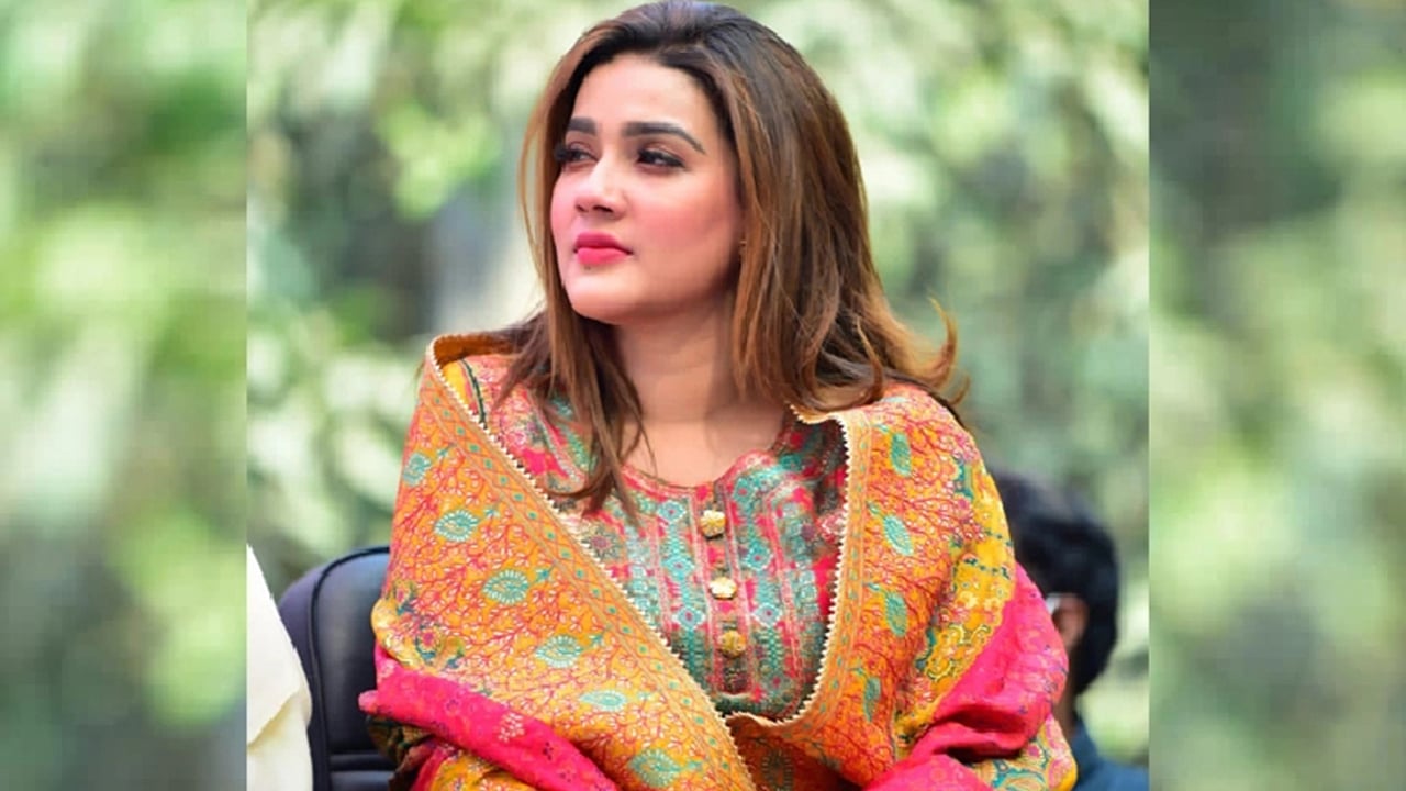 পুরোনো কবিতা ‘ভাইরাল’ হওয়াই কি কাল হলো মাহির?