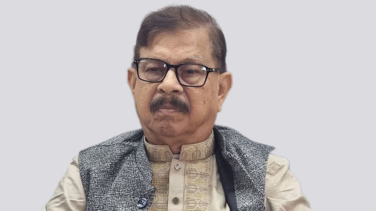 ঢাকা-১৮ আসনে নির্বাচন থেকে সরে দাঁড়ালেন মাহমুদুর রহমান মান্না