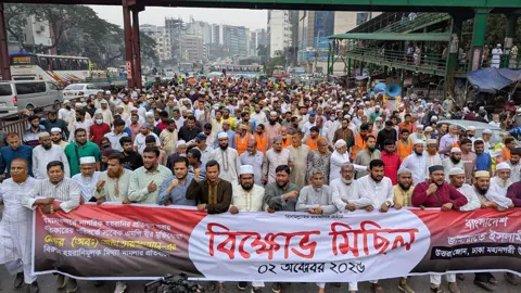 মেজর (অব.) আখতারুজ্জামানের বিরুদ্ধে মামলার প্রতিবাদে উত্তরায় জামায়াতের বিক্ষোভ