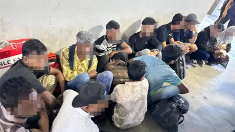 মালয়েশিয়ায় ব্যাপক ধরপাকড়, বাংলাদেশিসহ ৪৭২ বিদেশি আটক