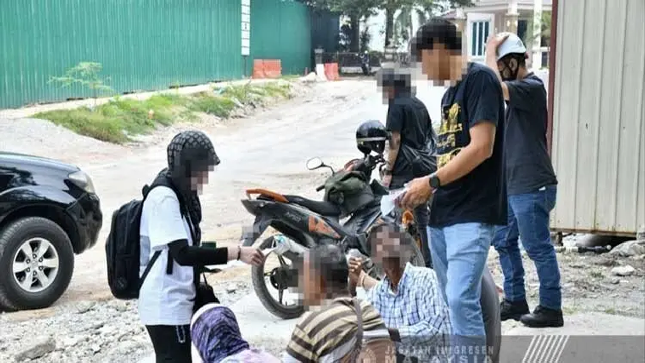 মালয়েশিয়ায় অভিবাসনবিরোধী অভিযানে ৩০ বাংলাদেশি আটক