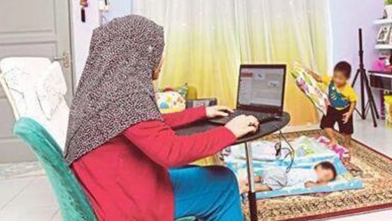 জ্বালানি সংকট মোকাবিলায় হোম-অফিস চালু করছে মালয়েশিয়া