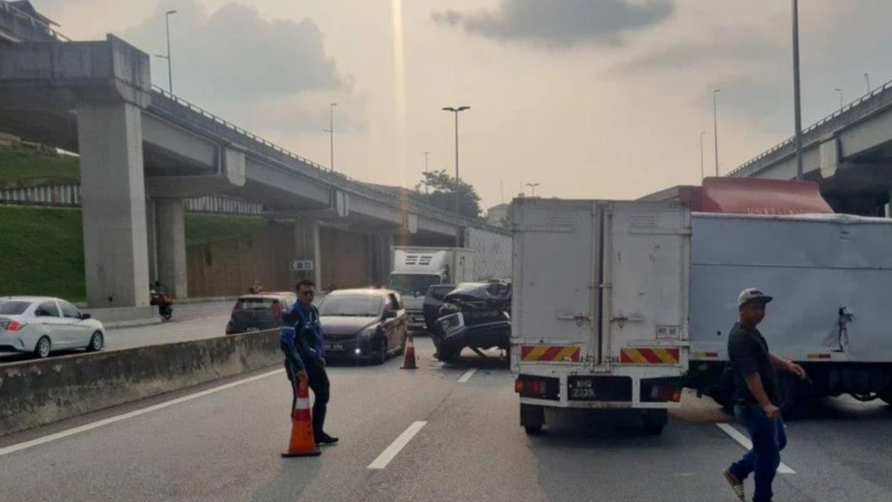 মালয়েশিয়ায় সড়ক দুর্ঘটনায় বাংলাদেশিসহ নিহত ২