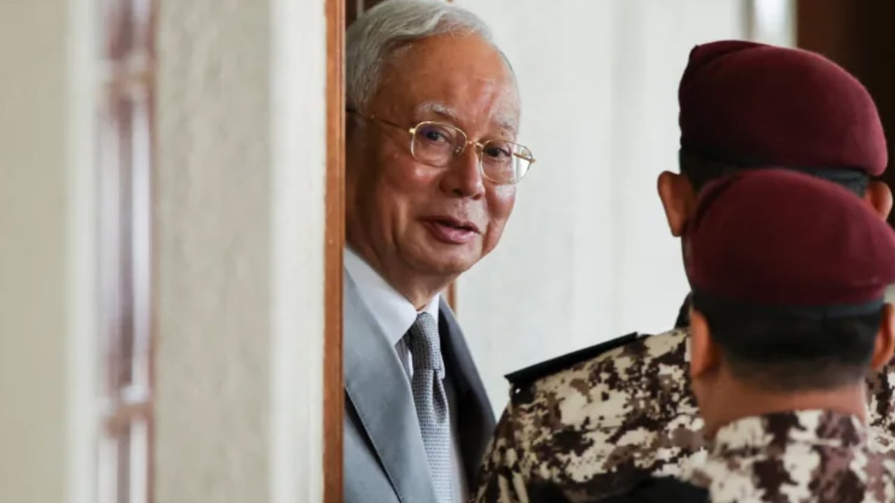 যে অভিযোগে দোষী সাব্যস্ত হলেন মালয়েশিয়ার সাবেক প্রধানমন্ত্রী