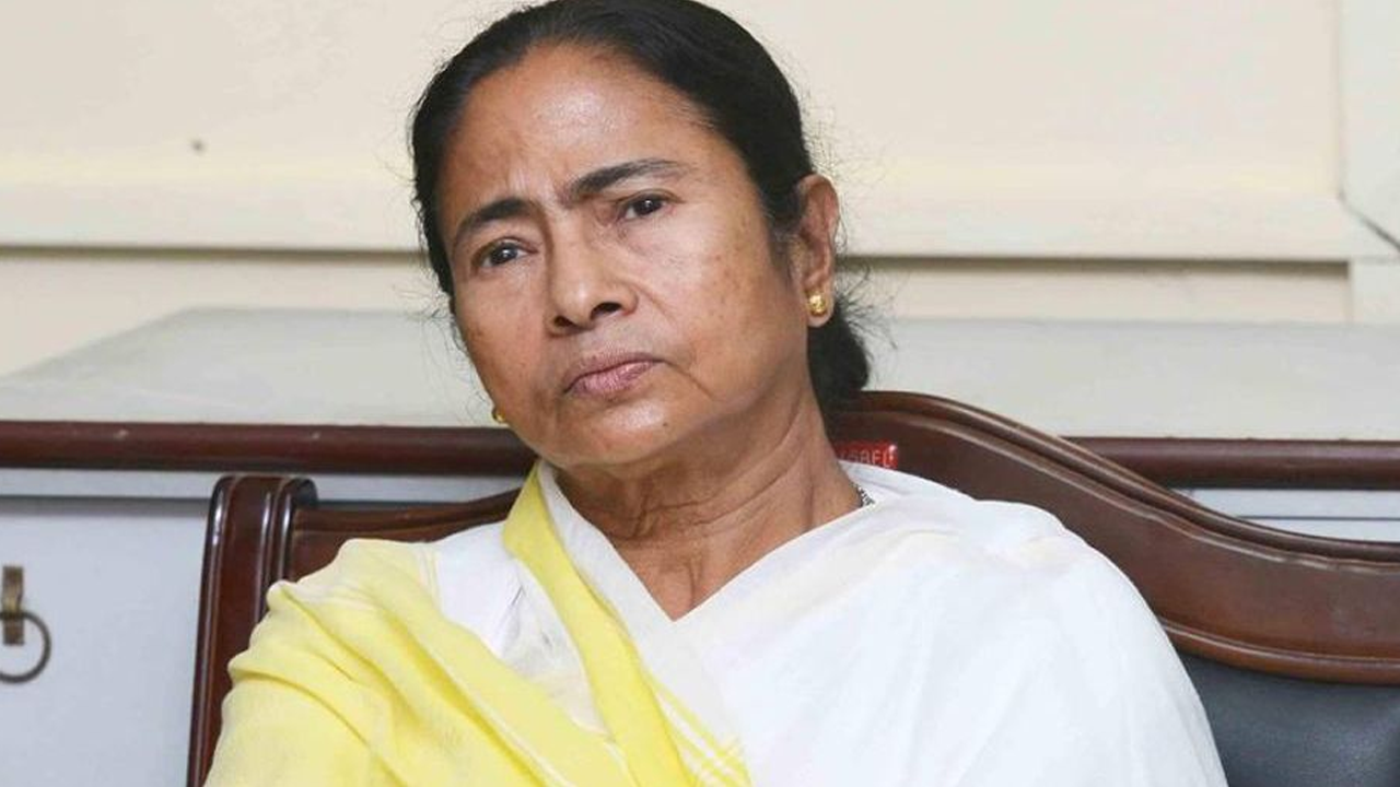 মমতা ব্যানার্জীর রাজনৈতিক ভবিষ্যৎ এখন কোন পথে?