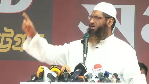 হাত-পায়ে ধরে বলব সঠিক পথে আসুন, পরে ঘাড় ধরতেও হাত কাঁপবে না: মামুনুল হক