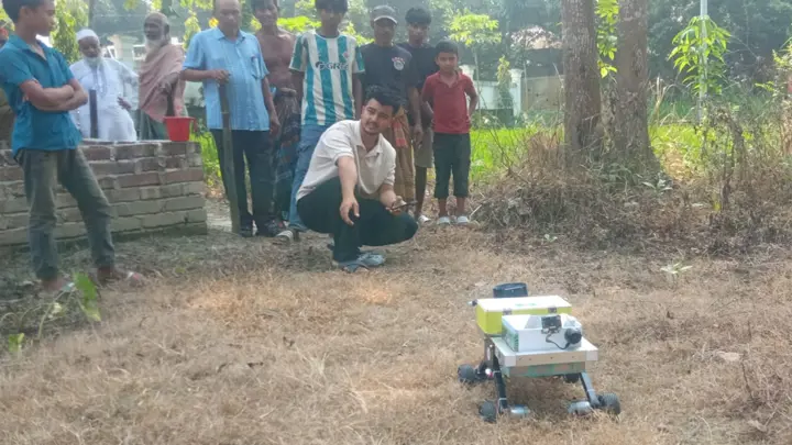 কৃষি রোবট বানিয়ে বিশ্বমঞ্চে চ্যাম্পিয়ন মানিকগঞ্জের হাসিবুর