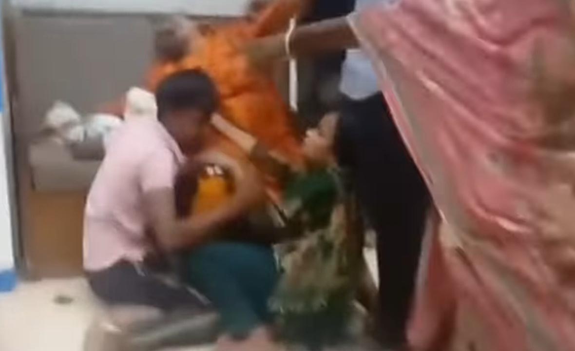 তৃতীয় শ্রেণির ছাত্রীকে উত্যক্তের প্রতিবাদ করায় নানাকে কুপিয়ে হত্যা