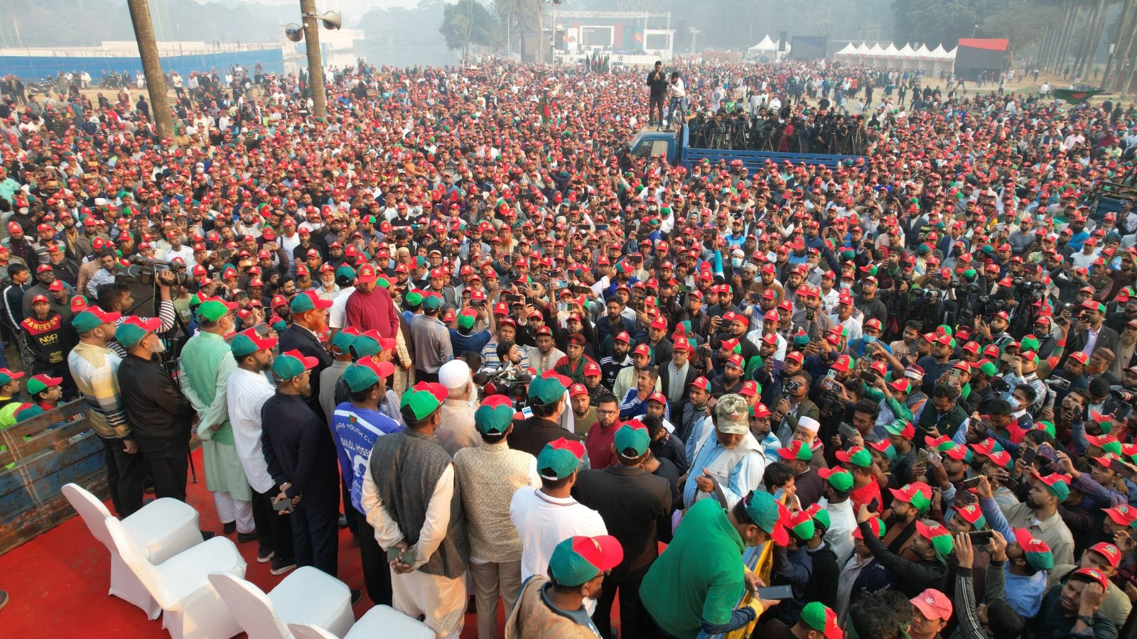 রাজধানীর সোহরাওয়ার্দী উদ্যানে জামায়াতে ইসলামী যুব বিভাগের উদ্যোগে যুব ম্যারাথনের উদ্বোধনী অনুষ্ঠান। ছবি : আমার দেশ