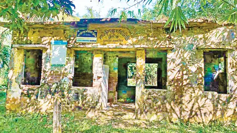 ফুলবাড়ীয়ায় ৫৩ কমিউনিটি ক্লিনিকের ২৭টিই ঝুঁকিপূর্ণ