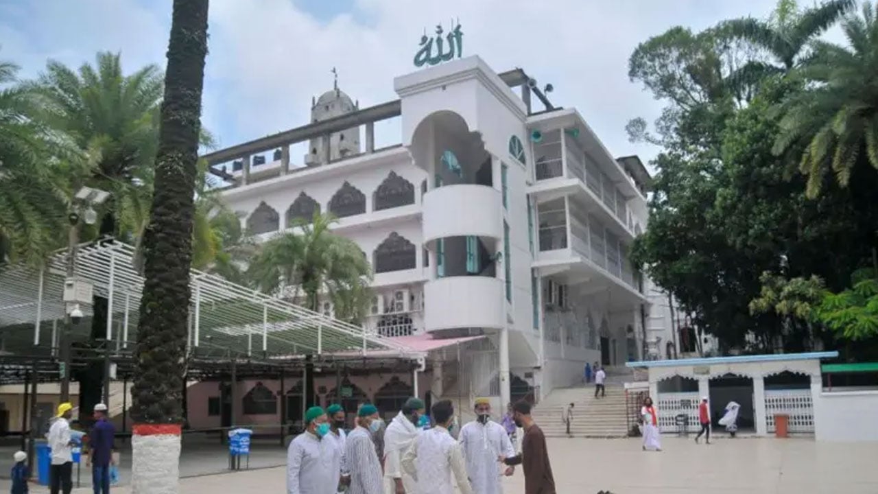 মাজারে দানের টাকা আসলে কোথায় যায়