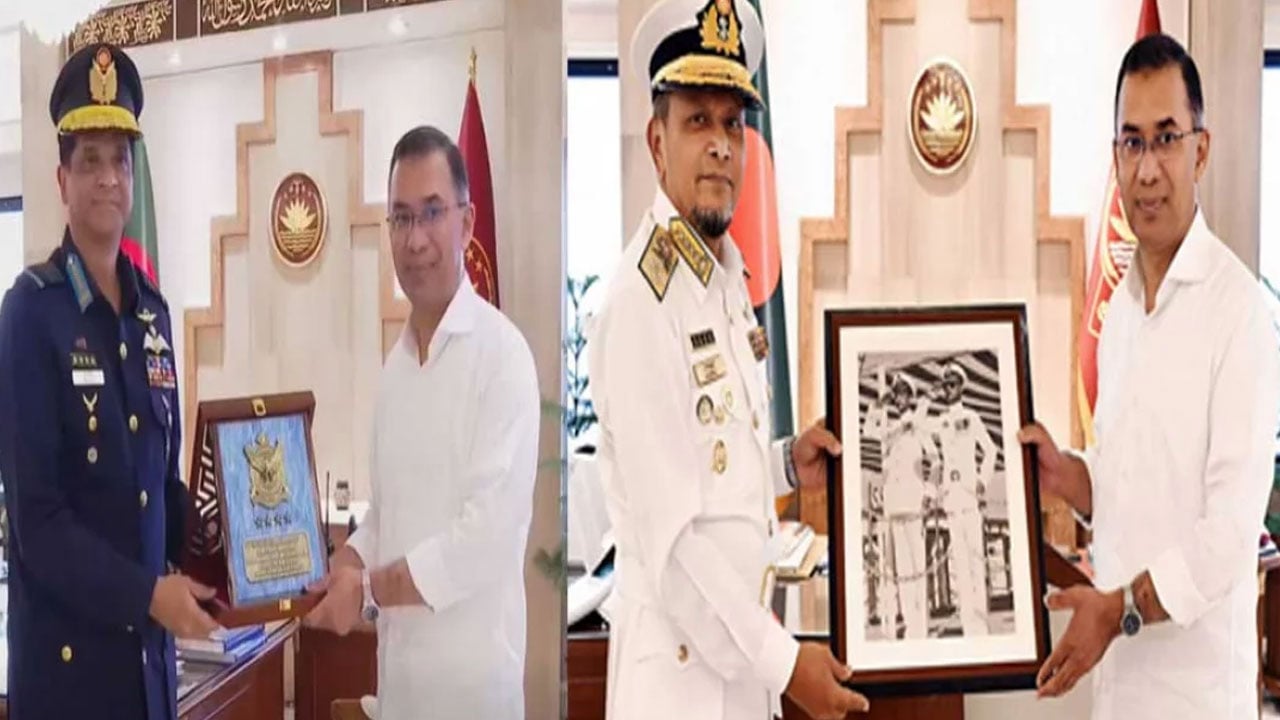 প্রধানমন্ত্রীর সঙ্গে বিমান ও নৌ বাহিনী প্রধানের সাক্ষাৎ