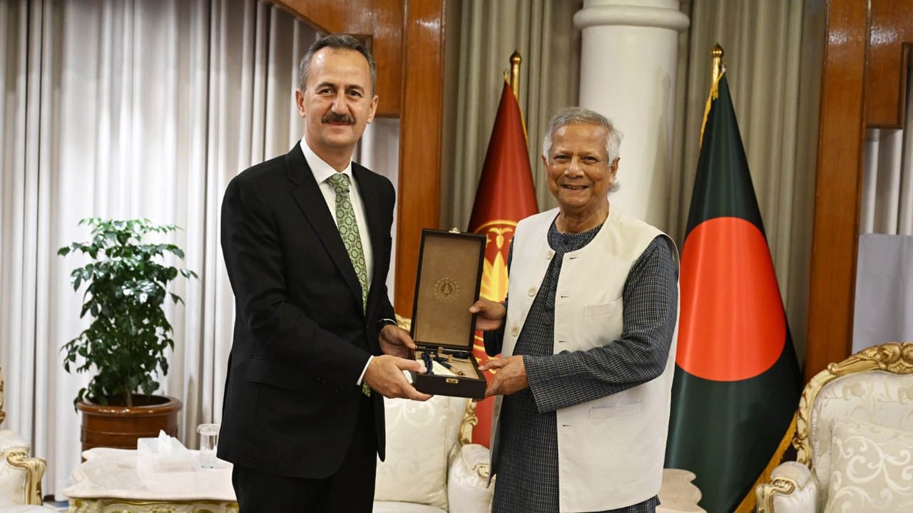 প্রধান উপদেষ্টার সঙ্গে তুরস্কের প্রতিরক্ষা শিল্প সংস্থা প্রধানের সাক্ষাৎ