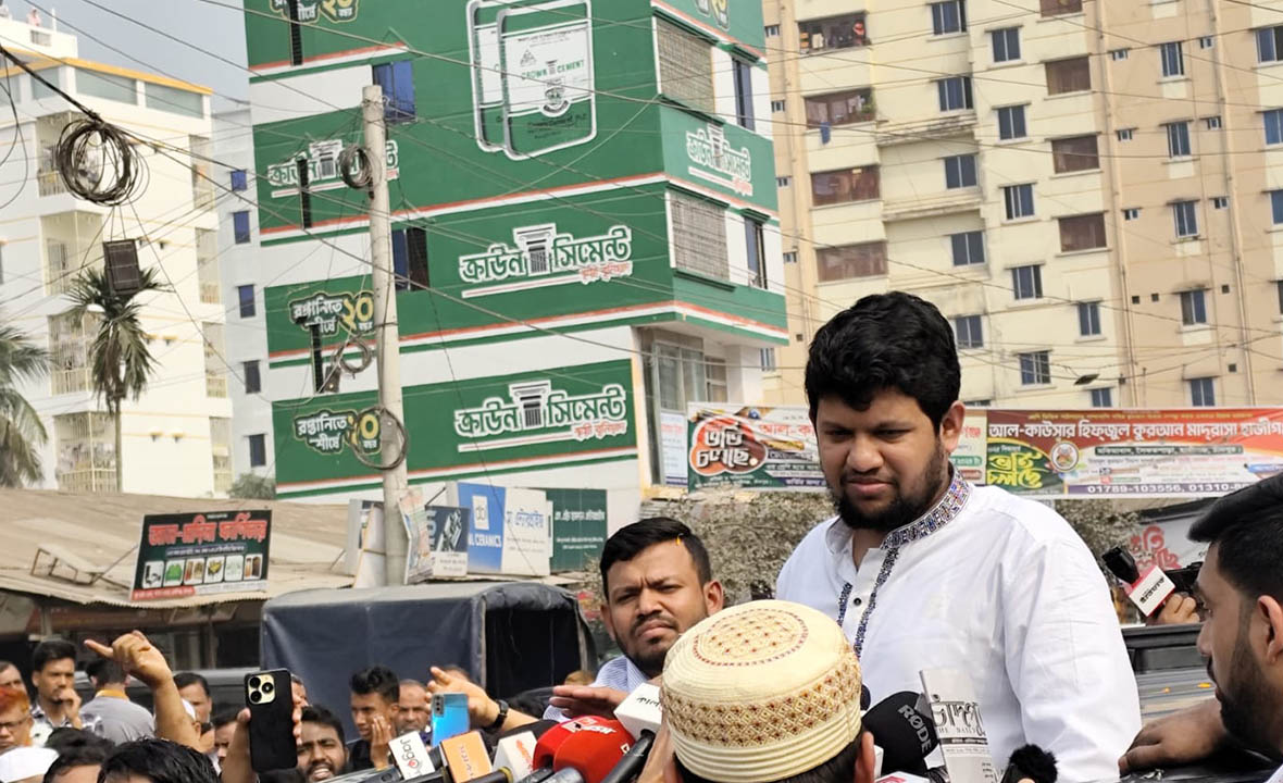 ন্যূনতম সংস্কার শেষে নির্বাচন হবে: মাহফুজ আলম
