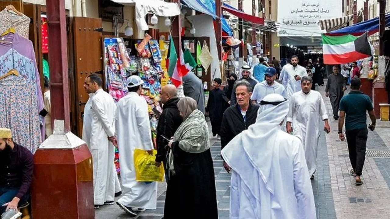 যুদ্ধ ও আতঙ্কের ছায়ায় ম্লান মধ্যপ্রাচ্যের ঈদ আনন্দ