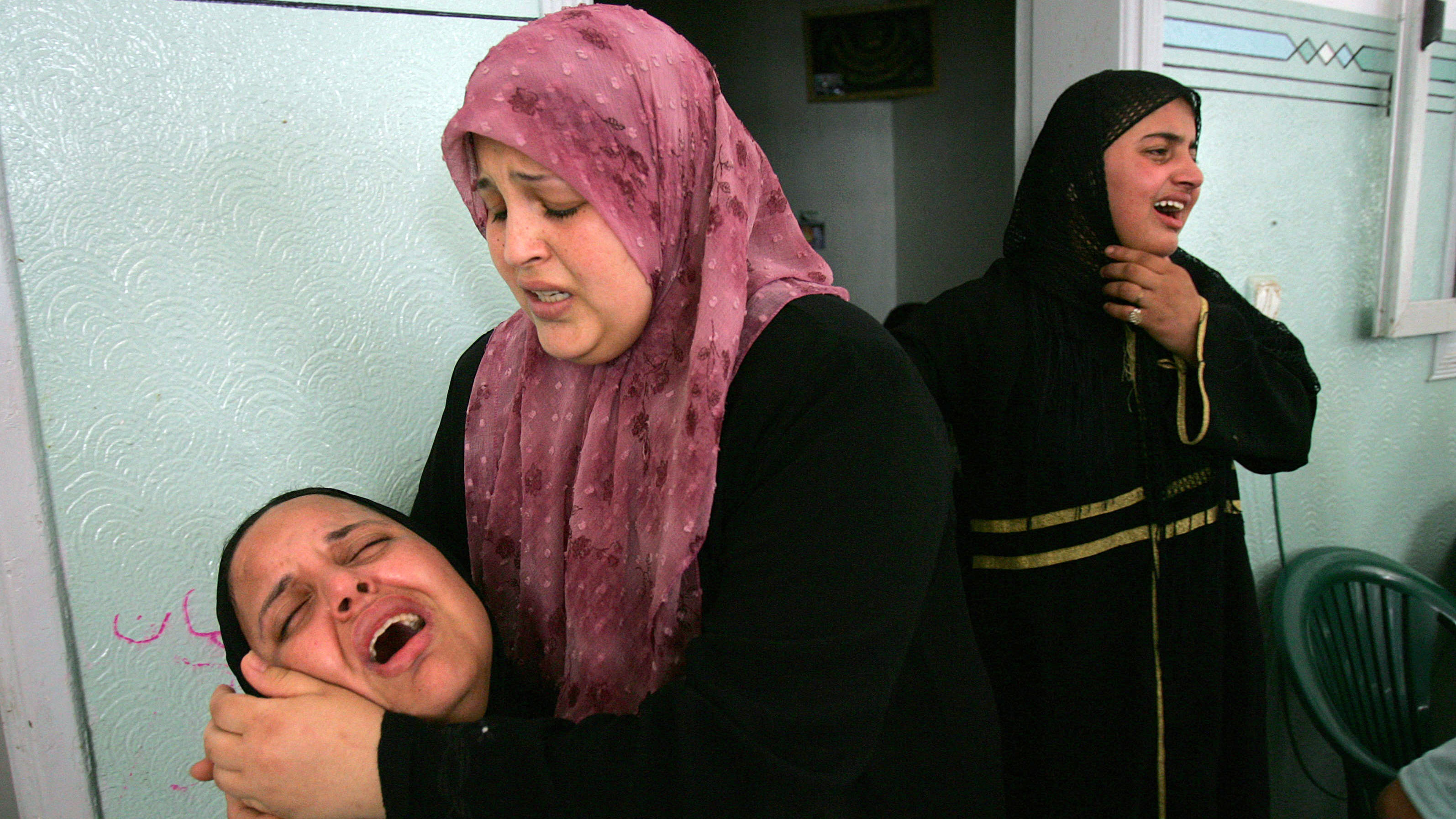 গাজায় যুদ্ধবিরতি সত্ত্বেও ইসরাইলের হামলা, নিহত ৬৩