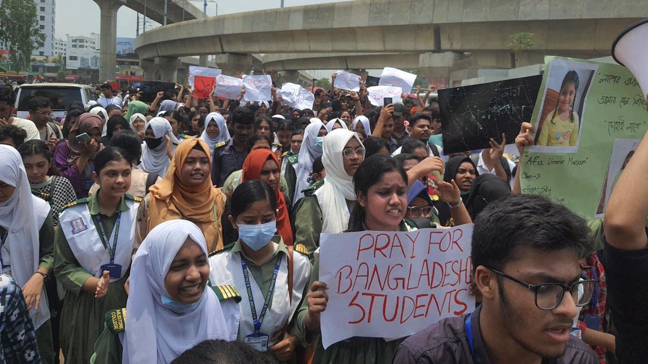 ছবিতে দেখুন মাইলস্টোনের আজকের ঘটনা