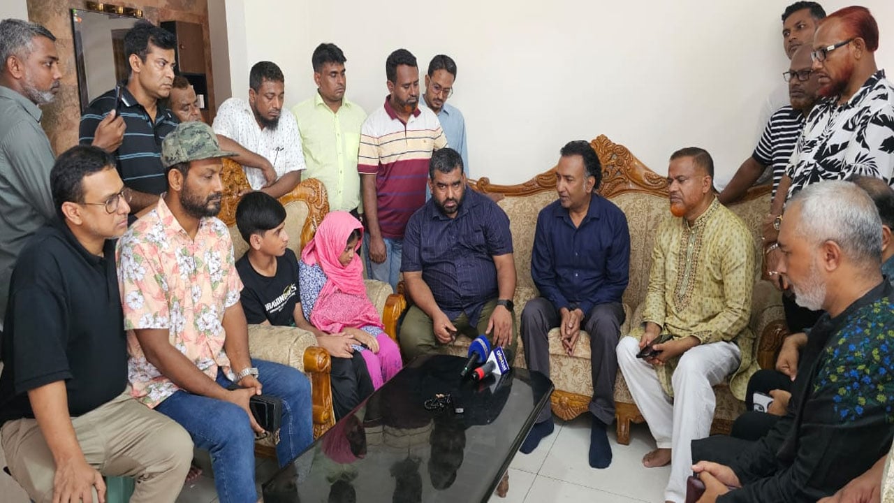 রজনীর পরিবারের পাশে বিএনপি নেতা সোহেল