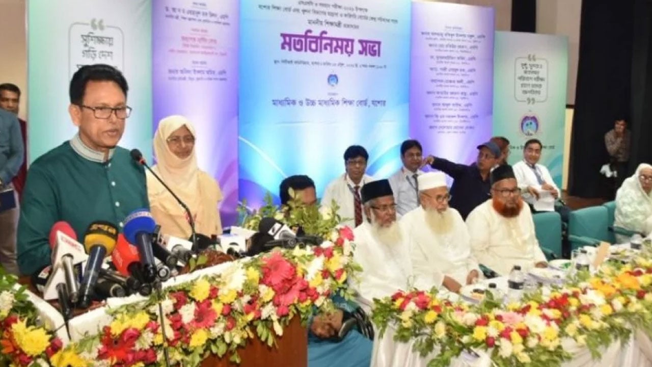 আমি জবাবদিহির কাঠগড়ায় দাঁড়াতে চাই: শিক্ষামন্ত্রী