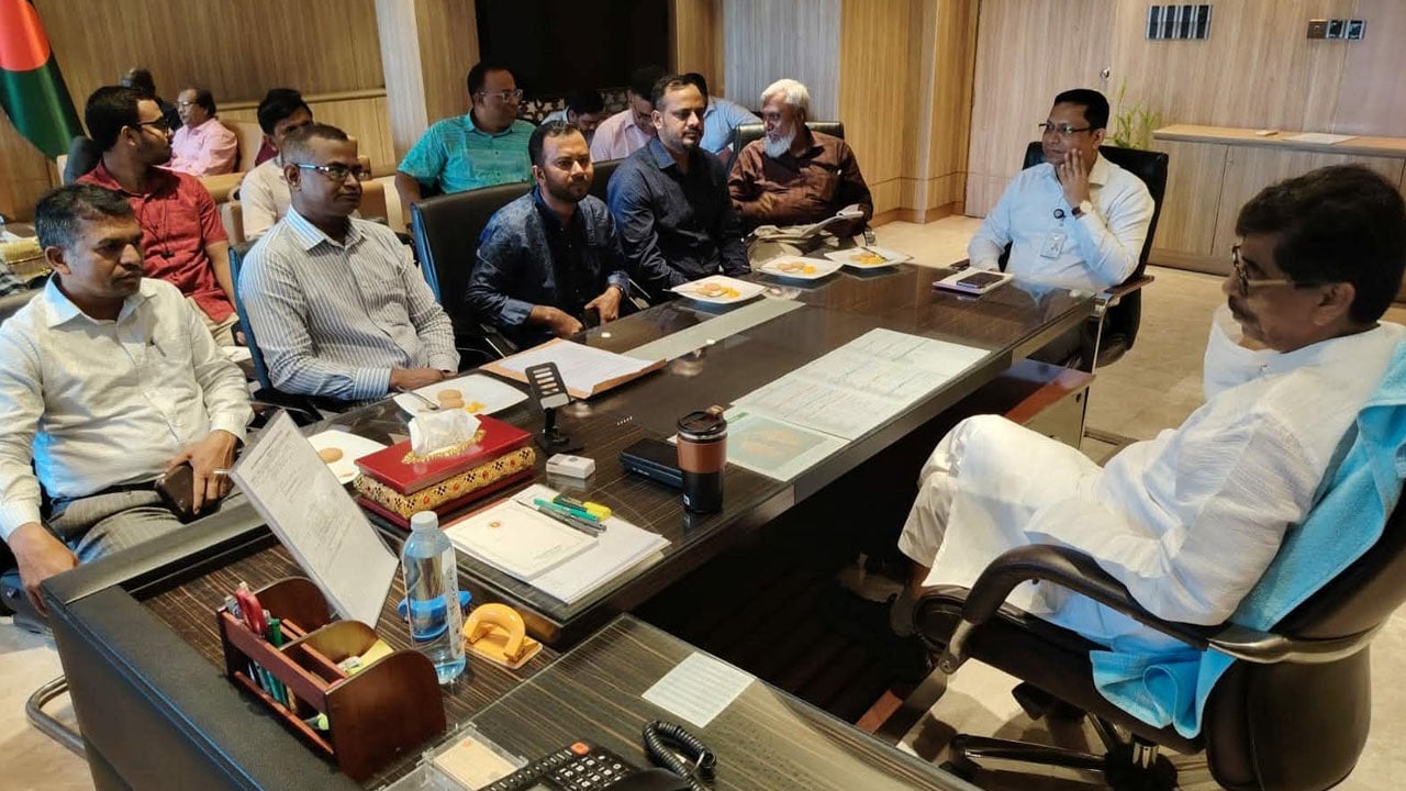 মৎস্য ও প্রাণিসম্পদ মন্ত্রীর সাথে এফএলজেএফের নতুন কমিটির সাক্ষাৎ