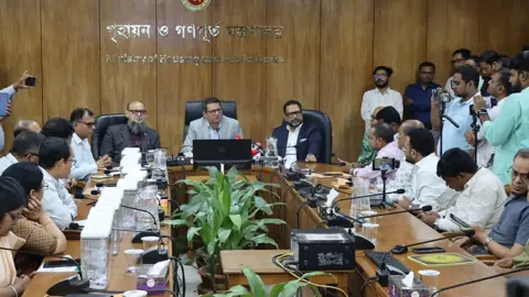 স্বচ্ছতা নিশ্চিতে নির্বাহী প্রকৌশলীদের লটারিতে বদলি-পদায়ন: গণপূর্তমন্ত্রী