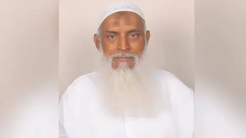 রিয়াদে বিমানবন্দরে নিহত ওমরাহযাত্রী নাসরুল্লাহর পরিবারের দায়িত্ব নিলেন ধর্মমন্ত্রী
