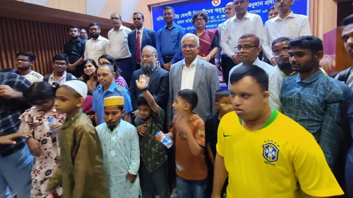 ‘প্রতিটি জেলা-উপজেলায় একটি করে প্রতিবন্ধী স্কুল প্রতিষ্ঠার কাজ চলছে’