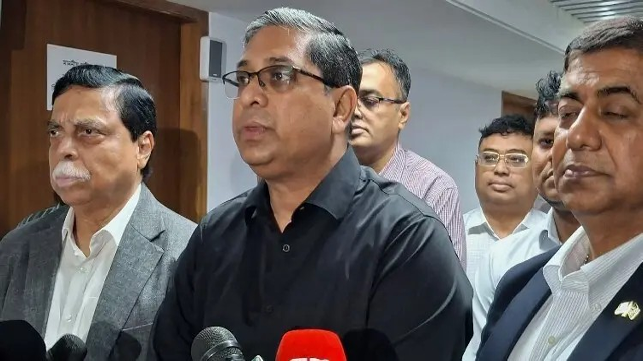 সেপ্টেম্বর থেকে মালয়েশিয়ায় ২ লাখ কর্মী পাঠাবে বাংলাদেশ: স্থানীয় সরকার প্রতিমন্ত্রী
