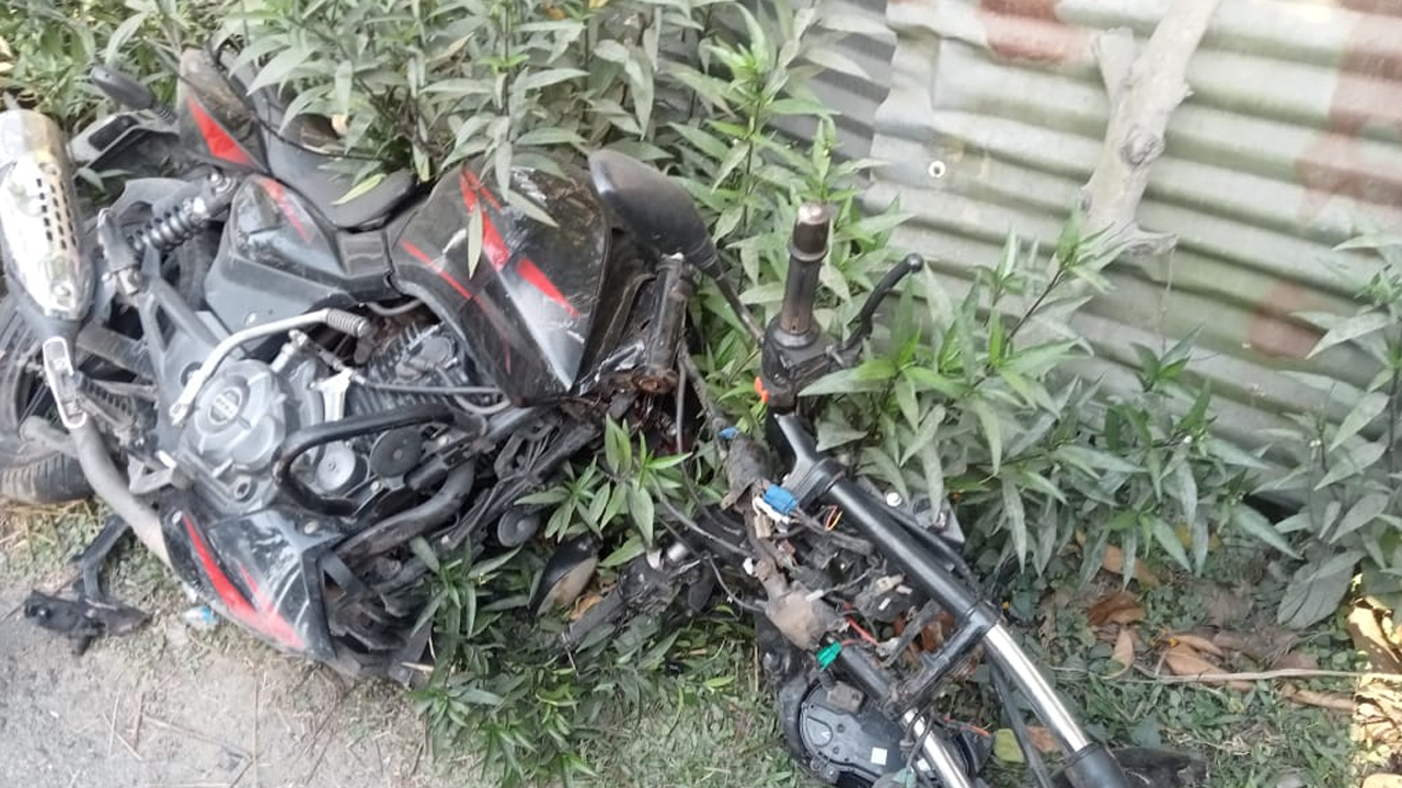 বাসের ধাক্কায় মোটরসাইকেল আরোহী নিহত