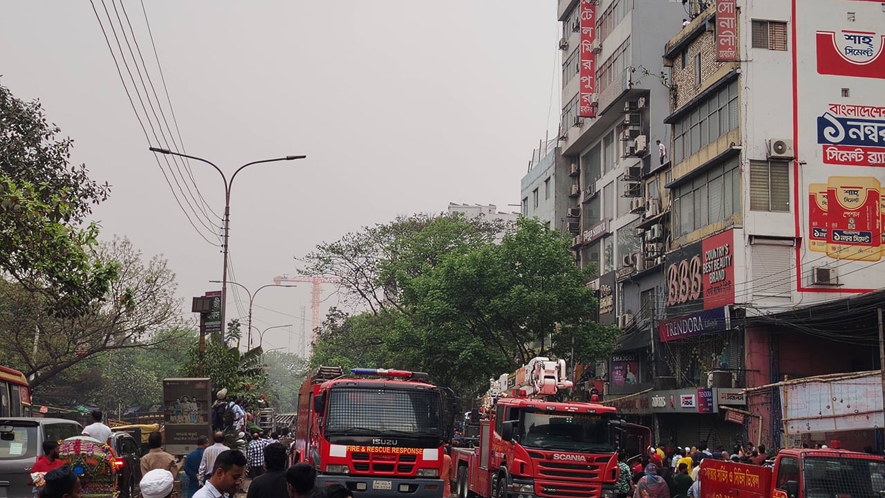 মিরপুরে বহুতল ভবনের আগুন নিয়ন্ত্রণে, ২৩ জন উদ্ধার