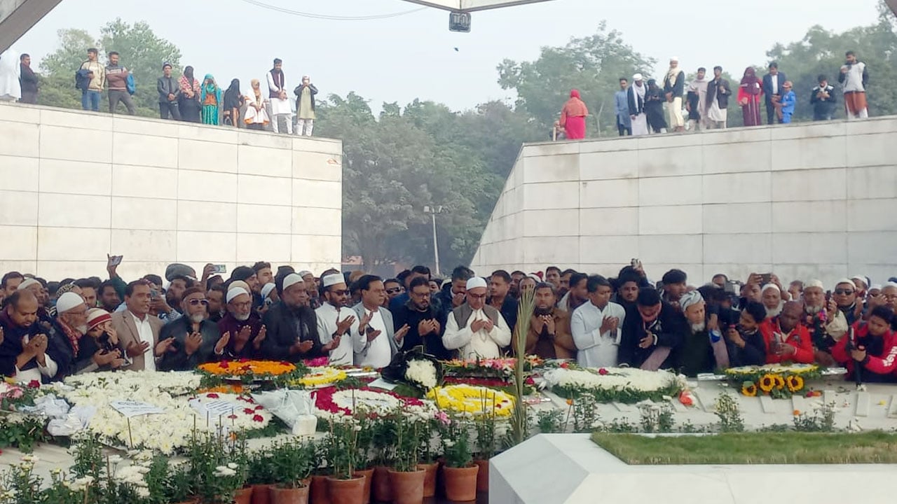 জুমার পর অশ্রুসিক্ত নয়নে খালেদা জিয়ার জন্য দোয়া