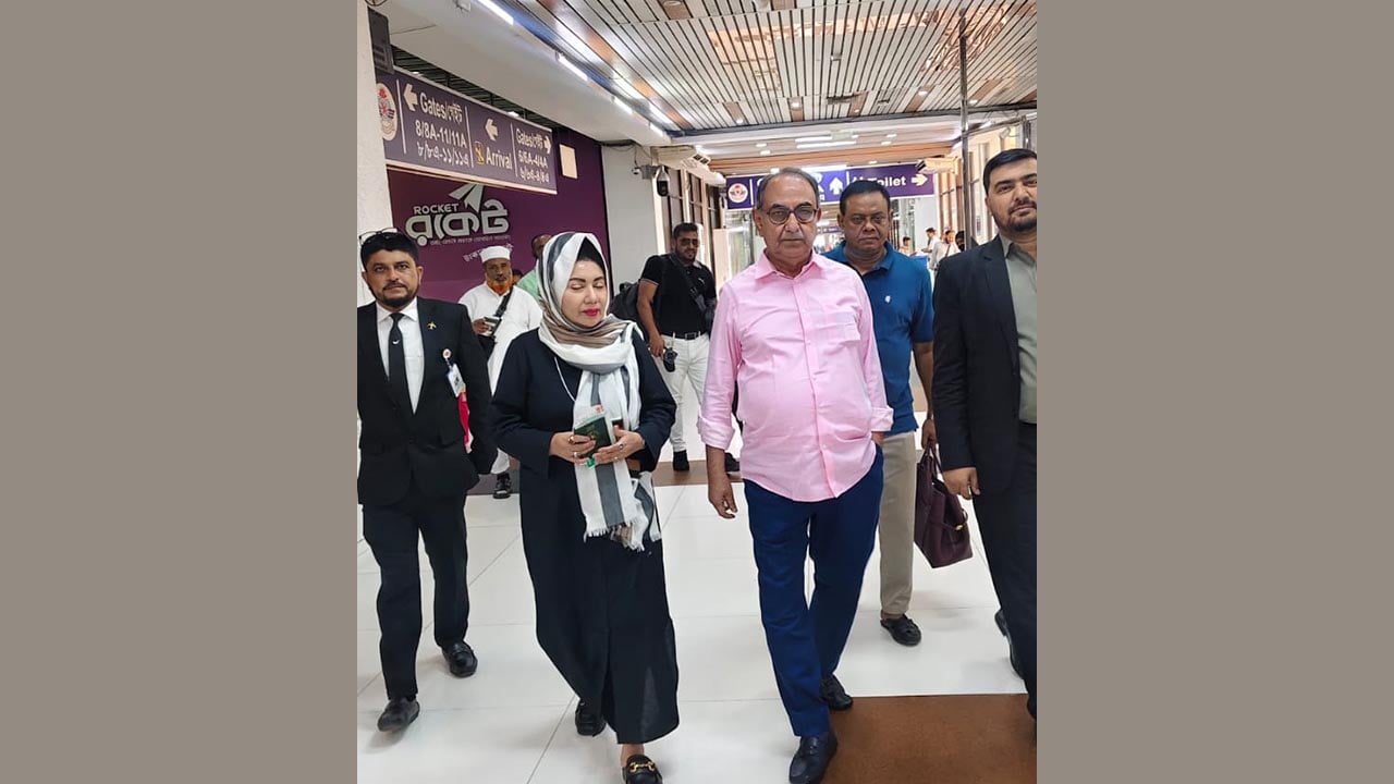 চিকিৎসার জন্য স্ত্রীসহ সিঙ্গাপুর গেলেন মির্জা আব্বাস