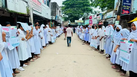 মিরসরাইয়ে ৩ হাজার শিক্ষার্থীর অংশগ্রহণে মাদকবিরোধী র‌্যালি 