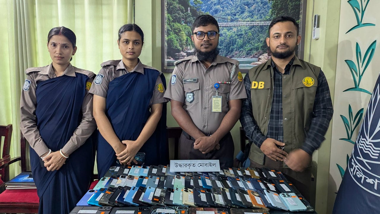 এসএমপির অভিযানে উদ্ধার ৬৮ মোবাইল, আটক ৩০