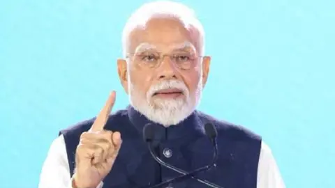 শিক্ষার্থীদের ওপর নজিরবিহীন দমন-পীড়নের পর মোদি বললেন, ভারত গণতন্ত্রের জননী