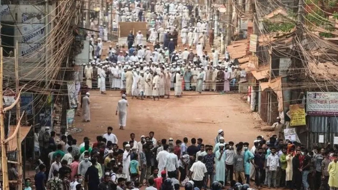বিচারের আশায় দিন গুনছে মোদিবিরোধী 
বিক্ষোভে হতাহতদের পরিবার