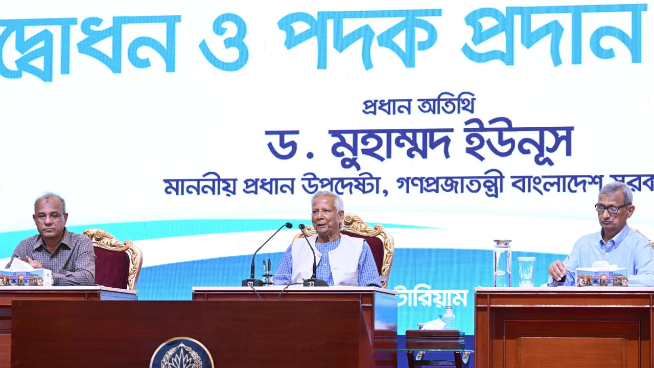পুলিশ সপ্তাহ উদ্বোধন করলেন প্রধান উপদেষ্টা