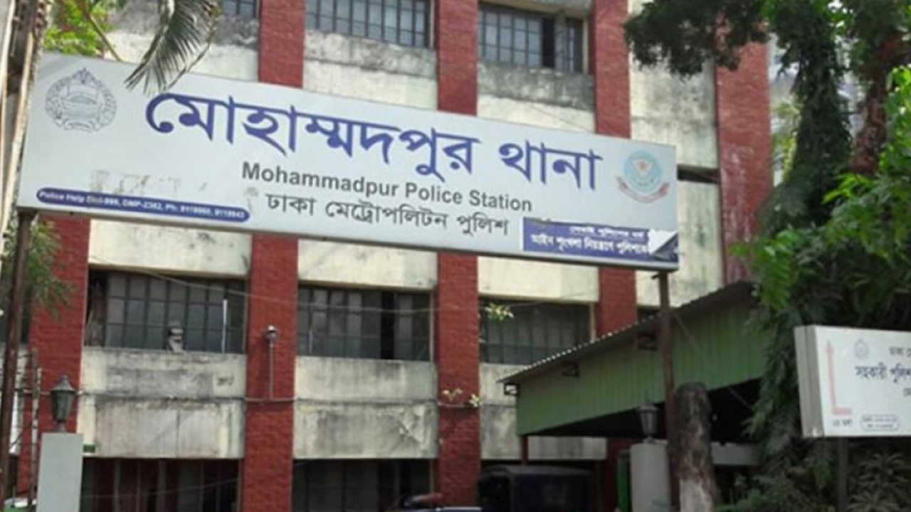 দুই তরুণীর ধূমপানের জেরে যেতে হলো থানায়, পরে মুক্ত