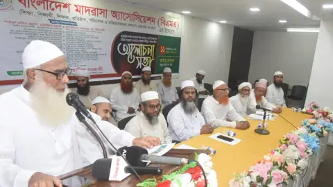 ‘আলেমদের মধ্যে ফাটল ধরানোর চেষ্টা চলছে, তবে আমরা ঐক্যবদ্ধ আছি ও থাকব’