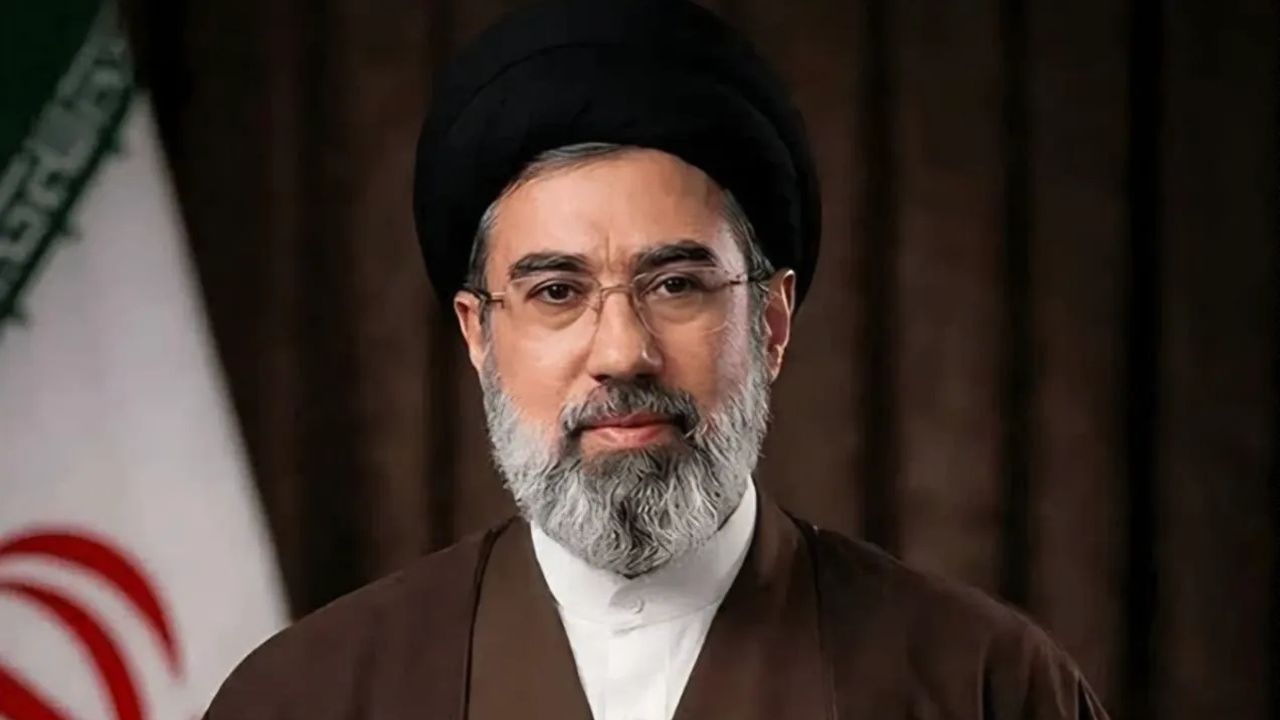 খামেনির নিয়োগকৃত কর্মকর্তাদের যে নির্দেশনা দিলেন ইরানের নতুন সর্বোচ্চ নেতা