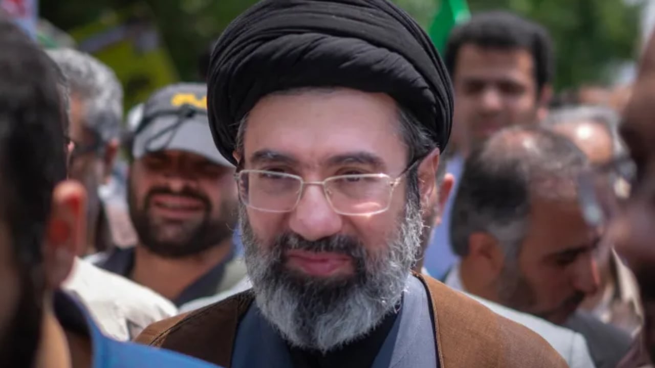 ইরানের নতুন সর্বোচ্চ নেতার সামনে যত চ্যালেঞ্জ