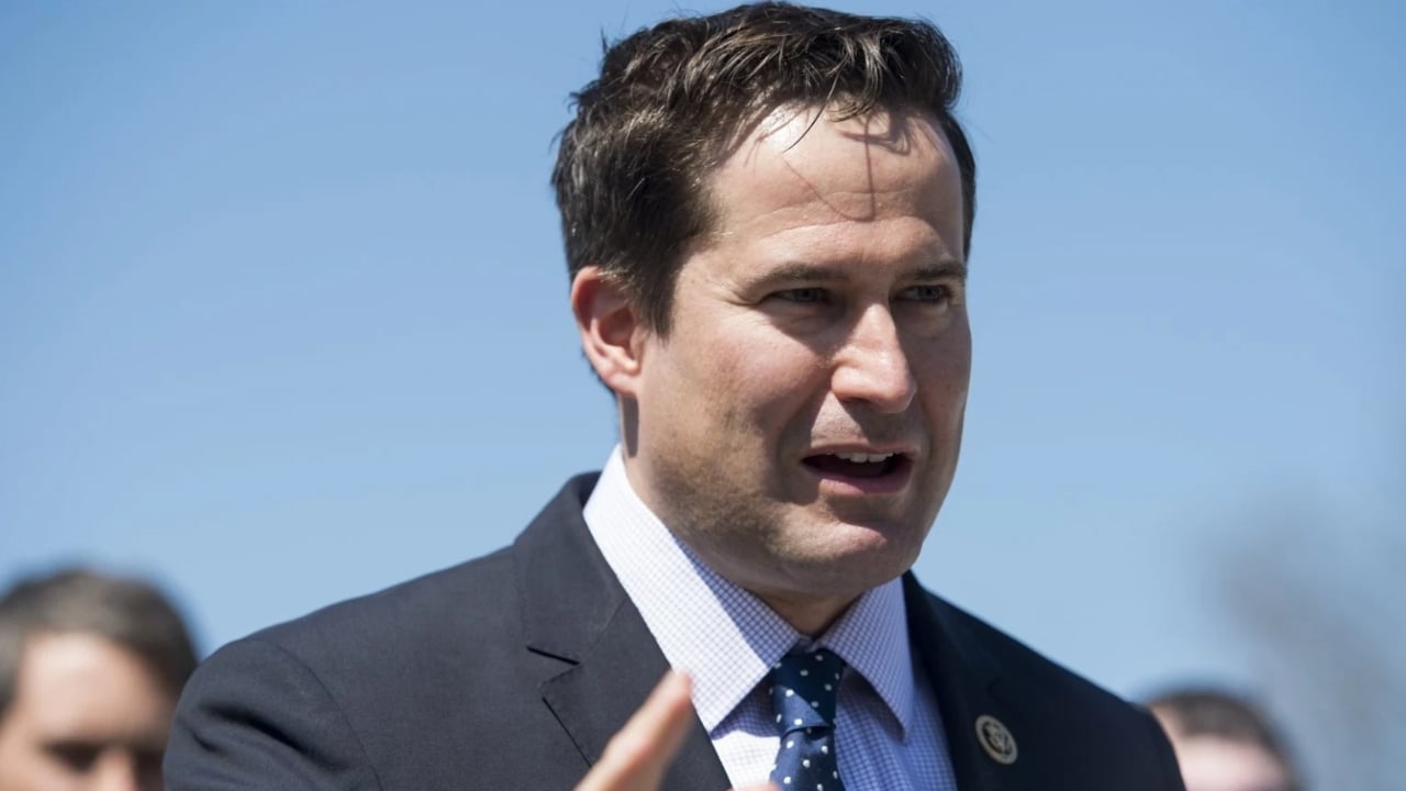 ট্রাম্পের ‘বিবেচনাহীন’ কৌশলে ঝুঁকিতে মার্কিন সেনারা: কংগ্রেস সদস্য