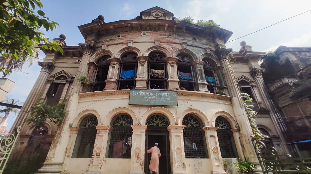 হেরিটেজ তকমায় অবহেলা, মঙ্গলাবাসে শিক্ষার্থীদের দুর্দশা