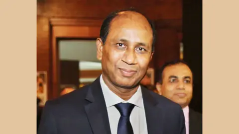 সাবেক এসবি প্রধান মনিরুল ও তার পরিবারের ৮৩ ব্যাংক হিসাব অবরুদ্ধ